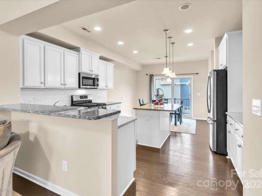 6247 Cloverdale Drive, Tega Cay, SC 29708.  MLS# CAR4290572, YatesRealty ID 31893. 