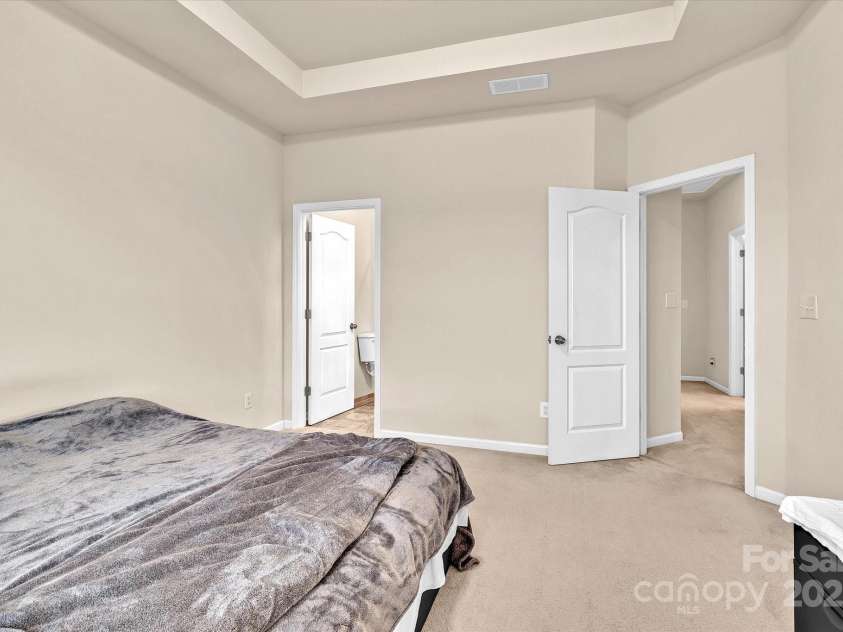 6247 Cloverdale Drive, Tega Cay, SC 29708.  MLS# CAR4290572, YatesRealty ID 31893. 