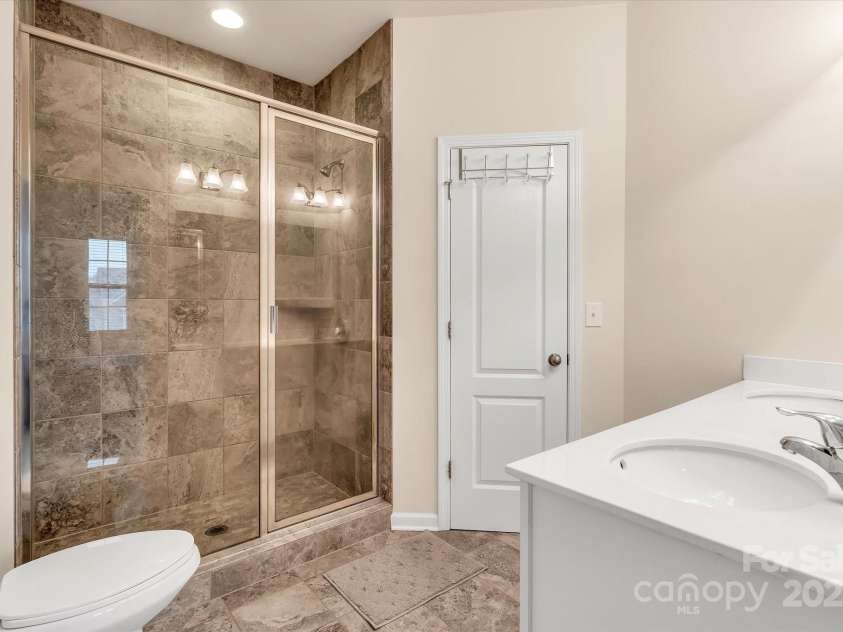 6247 Cloverdale Drive, Tega Cay, SC 29708.  MLS# CAR4290572, YatesRealty ID 31893. 