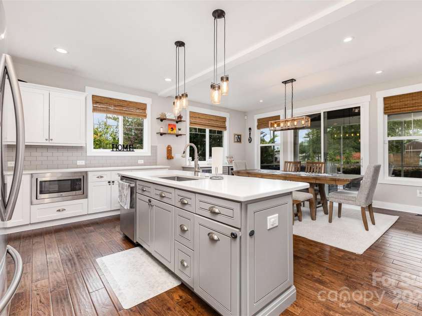 2611 Ranger Island Road, Denver, NC 28037.  MLS# CAR4290507, YatesRealty ID 31894. Open Area Kitchen with Custom Cabinets and SS Appliances