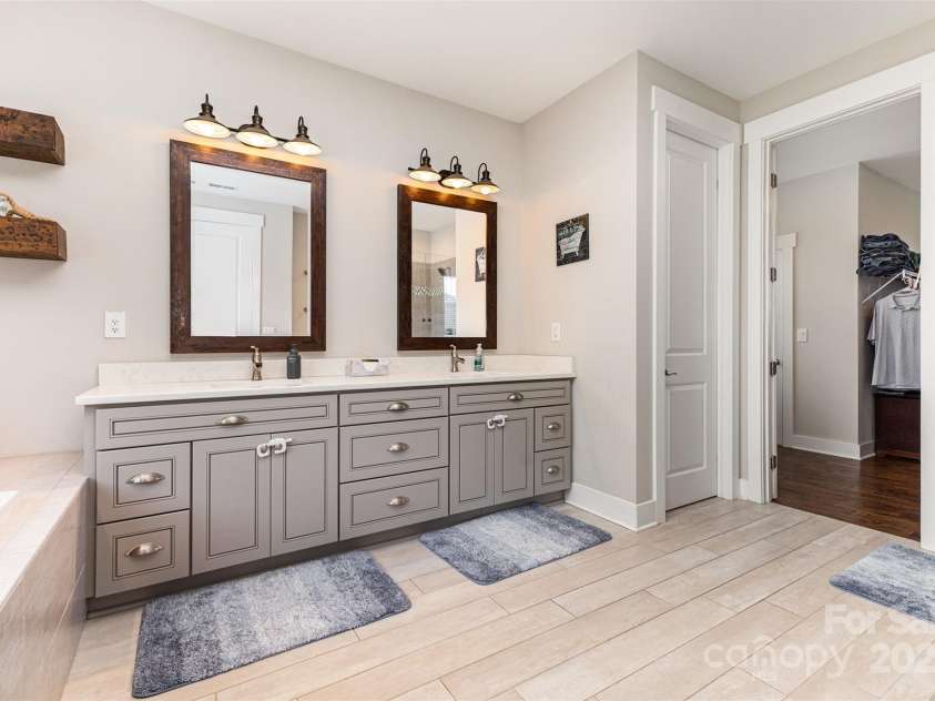 2611 Ranger Island Road, Denver, NC 28037.  MLS# CAR4290507, YatesRealty ID 31894. Primary Bathroom