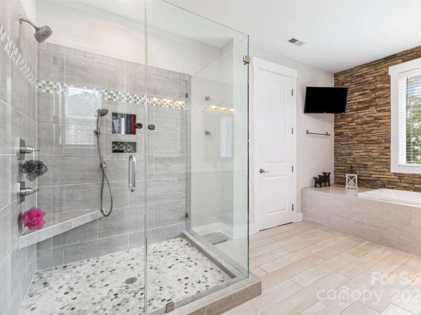 2611 Ranger Island Road, Denver, NC 28037.  MLS# CAR4290507, YatesRealty ID 31894. Primary Bathroom