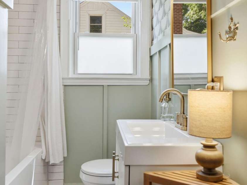 3748 The Plaza, Charlotte, NC 28205.  MLS# CAR4384368, YatesRealty ID 31895. Bath
