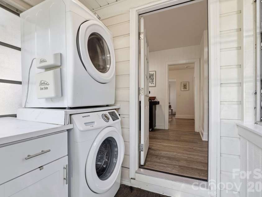 3748 The Plaza, Charlotte, NC 28205.  MLS# CAR4384368, YatesRealty ID 31895. Laundry