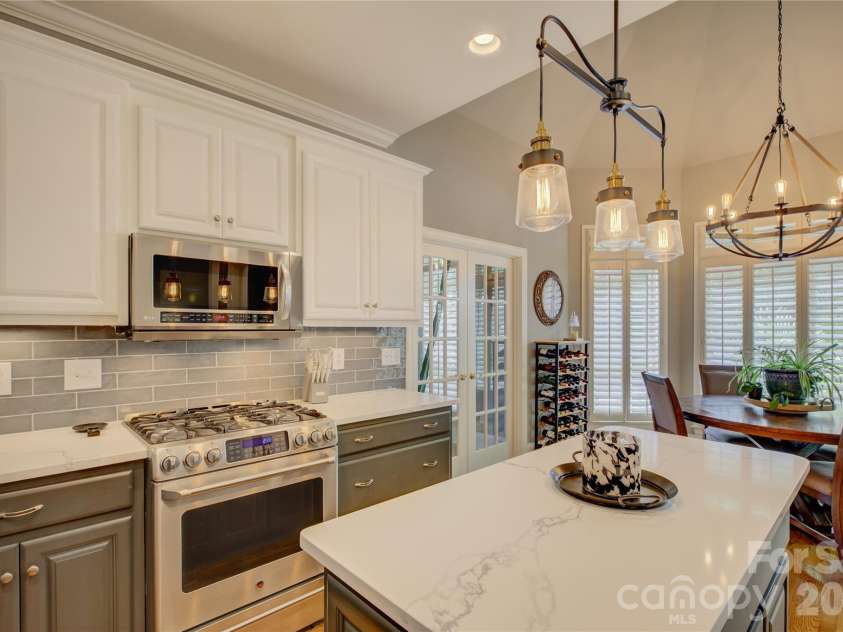 11404 Fernside Drive, Charlotte, NC 28227.  MLS# CAR4392789, YatesRealty ID 31896. 