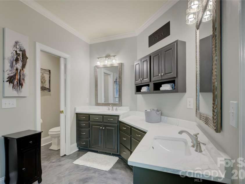 11404 Fernside Drive, Charlotte, NC 28227.  MLS# CAR4392789, YatesRealty ID 31896. 