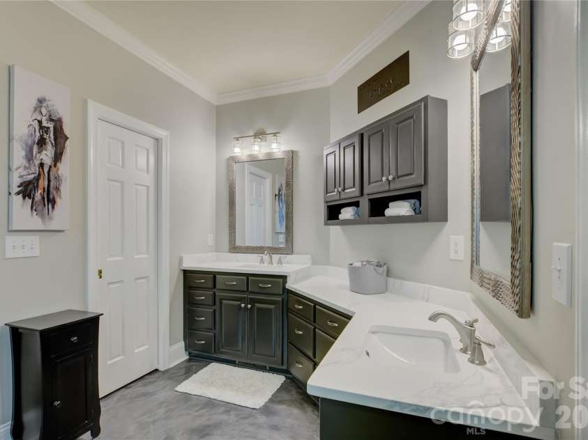 11404 Fernside Drive, Charlotte, NC 28227.  MLS# CAR4392789, YatesRealty ID 31896. 