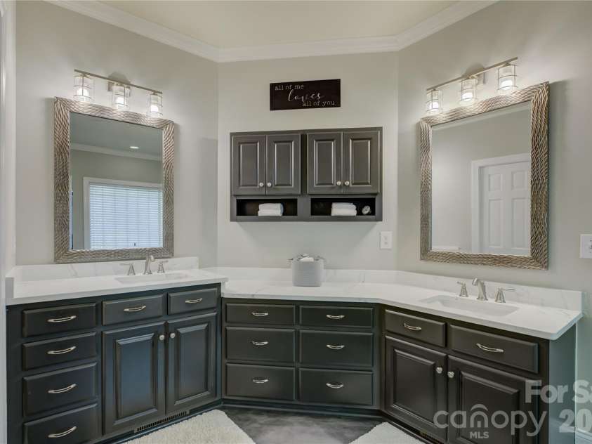 11404 Fernside Drive, Charlotte, NC 28227.  MLS# CAR4392789, YatesRealty ID 31896. 