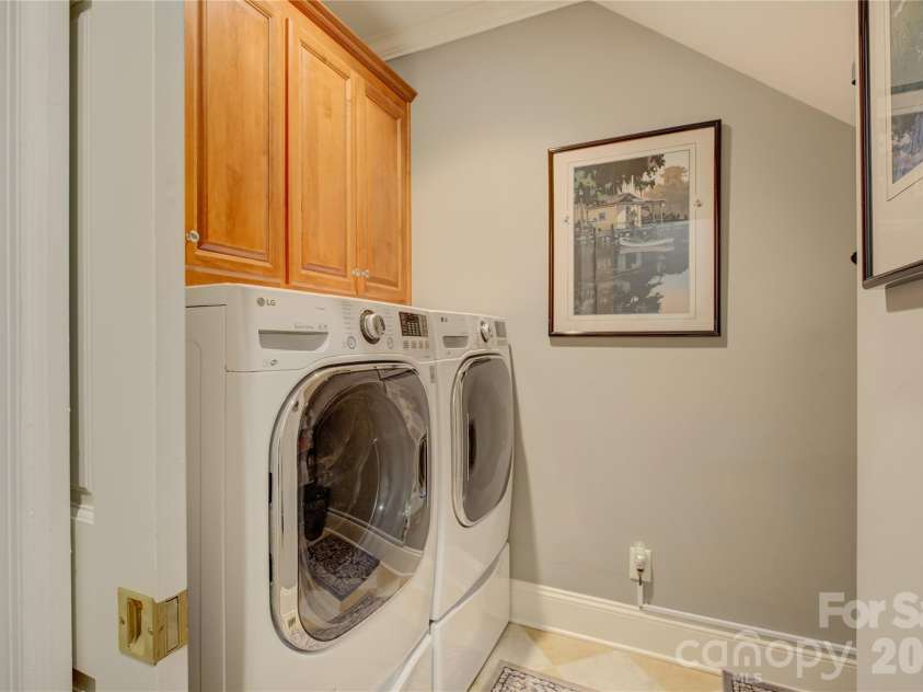 11404 Fernside Drive, Charlotte, NC 28227.  MLS# CAR4392789, YatesRealty ID 31896. 