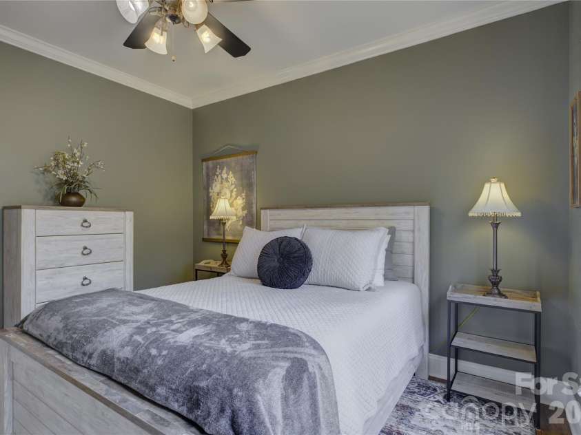 11404 Fernside Drive, Charlotte, NC 28227.  MLS# CAR4392789, YatesRealty ID 31896. 