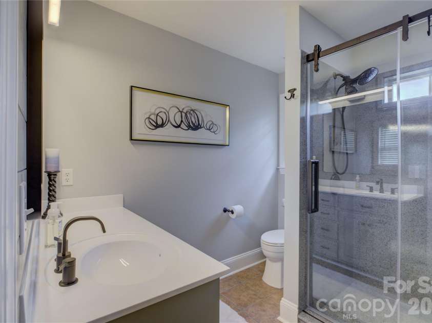 11404 Fernside Drive, Charlotte, NC 28227.  MLS# CAR4392789, YatesRealty ID 31896. 