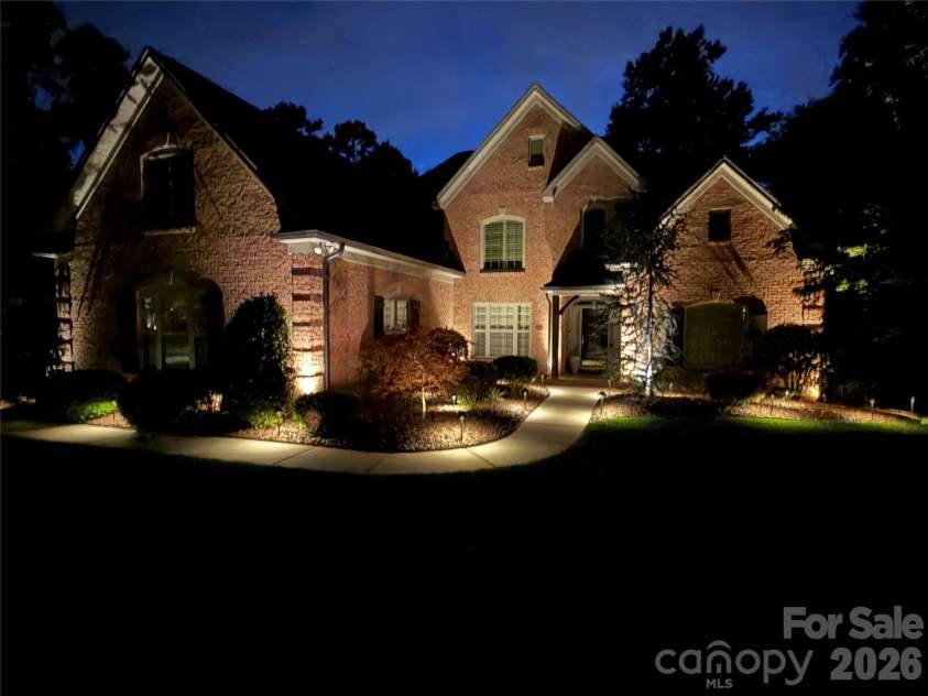 11404 Fernside Drive, Charlotte, NC 28227.  MLS# CAR4392789, YatesRealty ID 31896. 