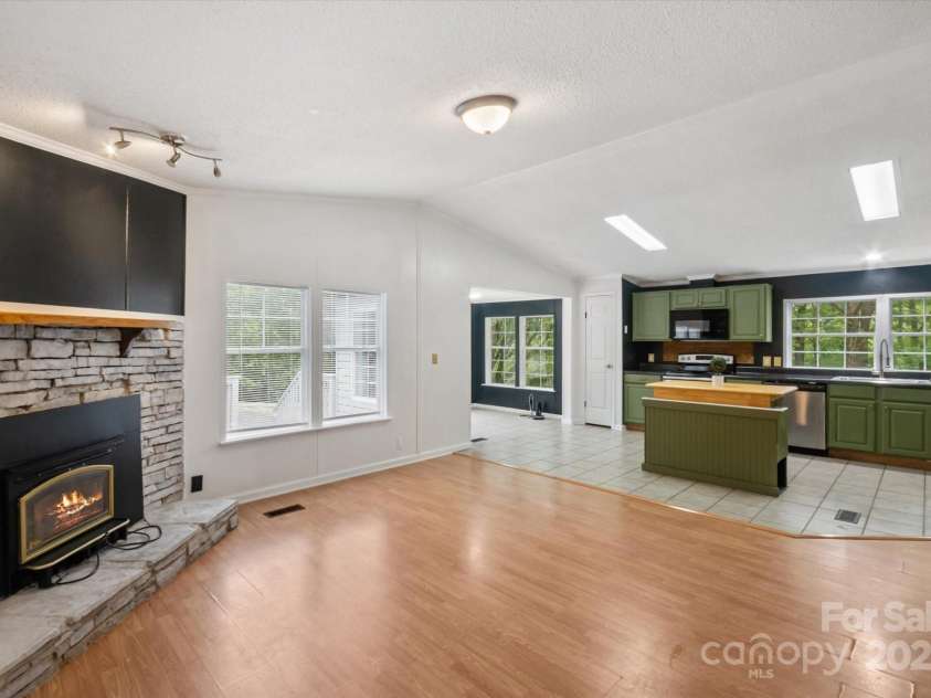 299 Foxtail Heights Drive, Marion, NC 28752.  MLS# CAR4289478, YatesRealty ID 31896. 