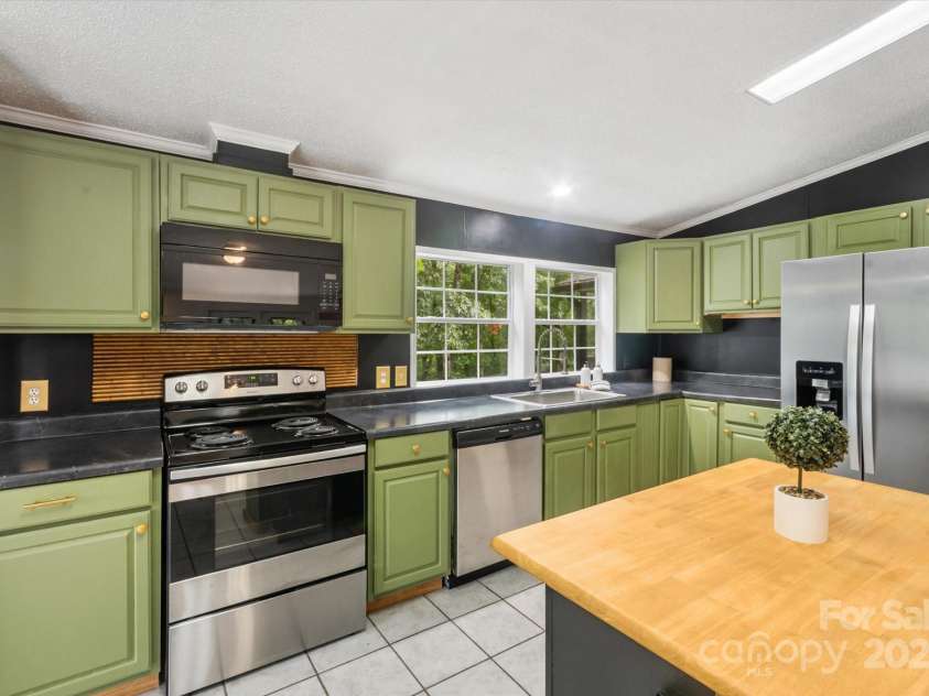 299 Foxtail Heights Drive, Marion, NC 28752.  MLS# CAR4289478, YatesRealty ID 31896. 