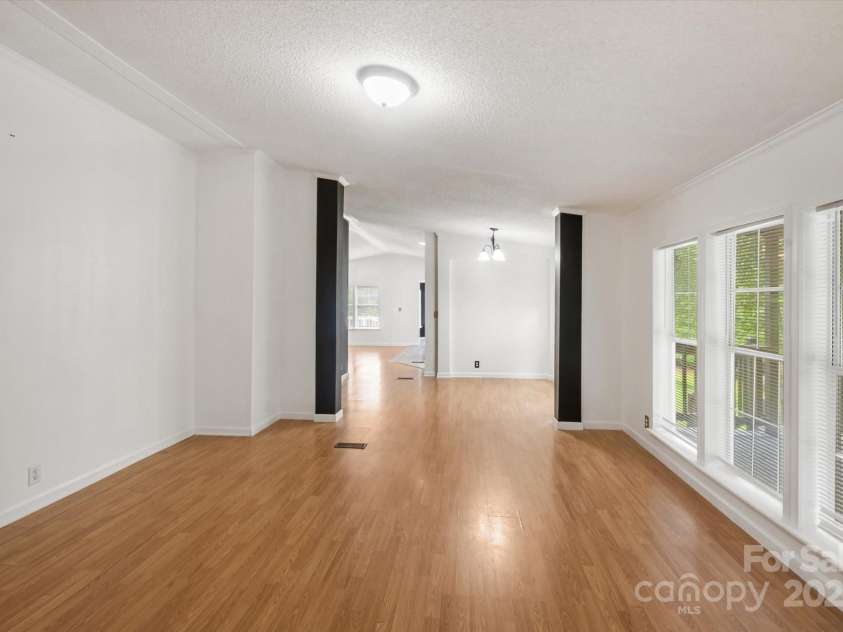 299 Foxtail Heights Drive, Marion, NC 28752.  MLS# CAR4289478, YatesRealty ID 31896. 