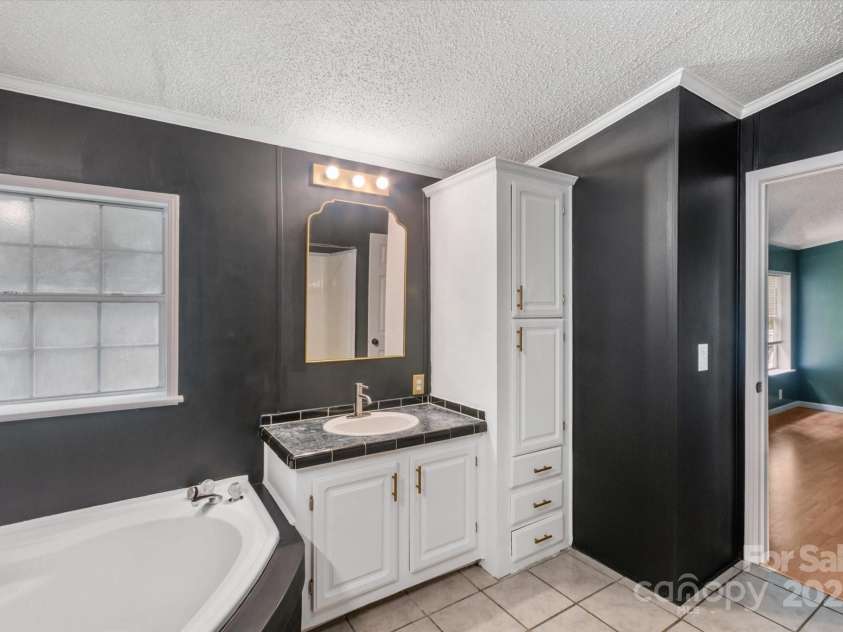 299 Foxtail Heights Drive, Marion, NC 28752.  MLS# CAR4289478, YatesRealty ID 31896. 