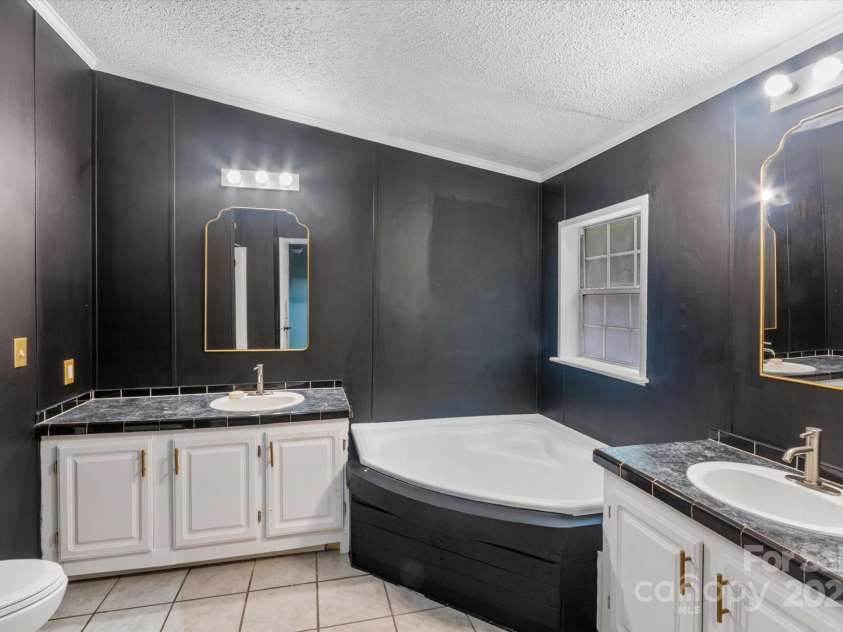 299 Foxtail Heights Drive, Marion, NC 28752.  MLS# CAR4289478, YatesRealty ID 31896. 