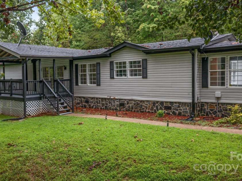 299 Foxtail Heights Drive, Marion, NC 28752.  MLS# CAR4289478, YatesRealty ID 31896. 