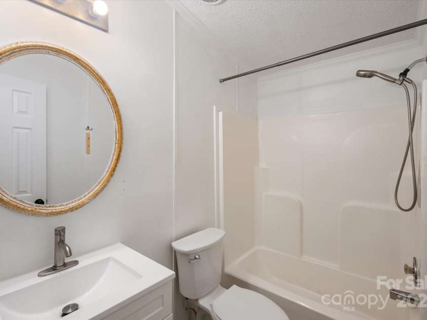 299 Foxtail Heights Drive, Marion, NC 28752.  MLS# CAR4289478, YatesRealty ID 31896. 