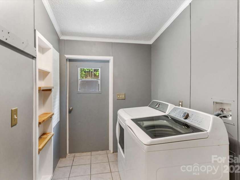 299 Foxtail Heights Drive, Marion, NC 28752.  MLS# CAR4289478, YatesRealty ID 31896. 