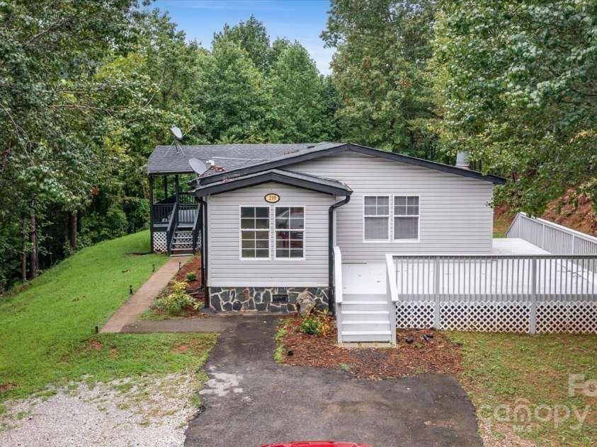 299 Foxtail Heights Drive, Marion, NC 28752.  MLS# CAR4289478, YatesRealty ID 31896. 