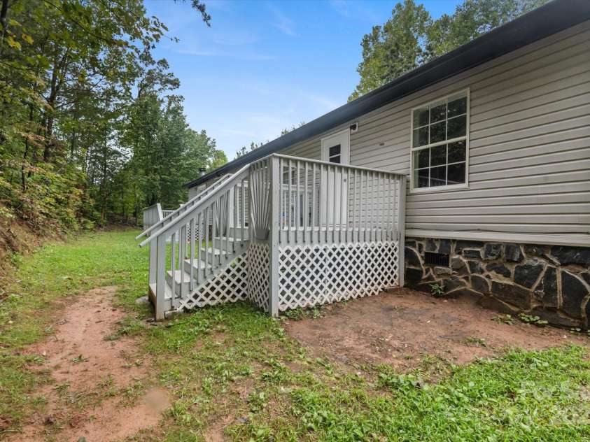 299 Foxtail Heights Drive, Marion, NC 28752.  MLS# CAR4289478, YatesRealty ID 31896. 