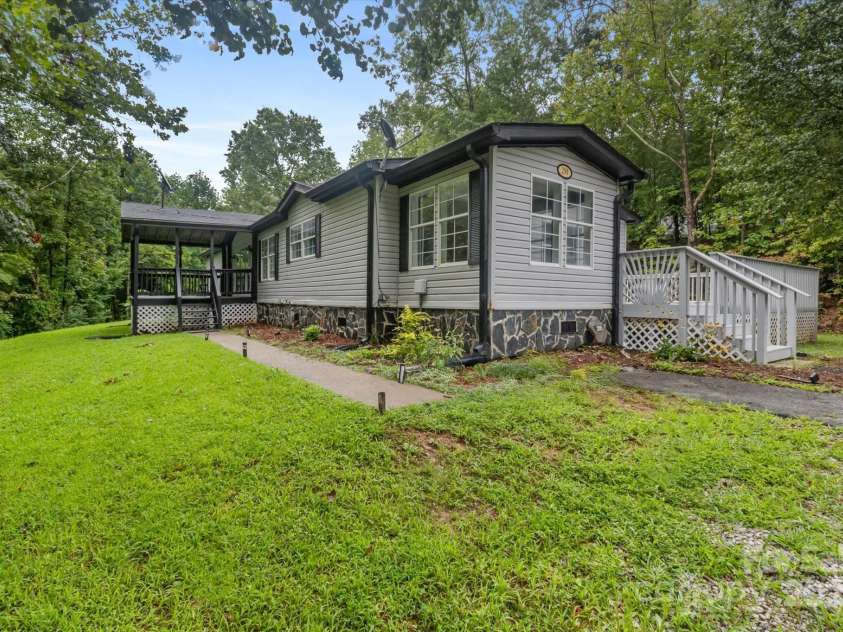 299 Foxtail Heights Drive, Marion, NC 28752.  MLS# CAR4289478, YatesRealty ID 31896. 