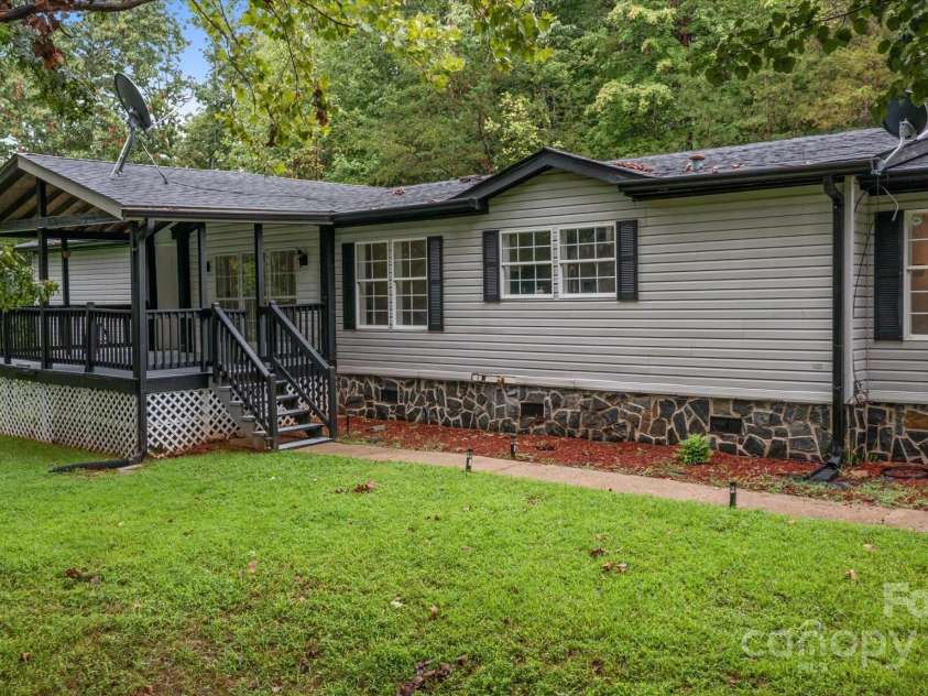 299 Foxtail Heights Drive, Marion, NC 28752.  MLS# CAR4289478, YatesRealty ID 31896. 