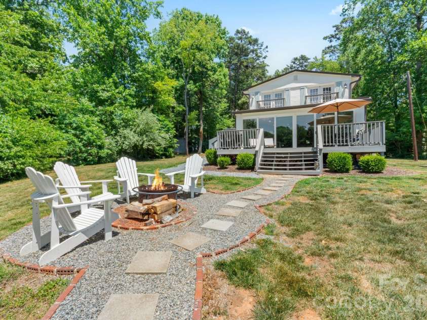 383 Sundown Road, Mooresville, NC 28117.  MLS# CAR4385872, YatesRealty ID 31897. 