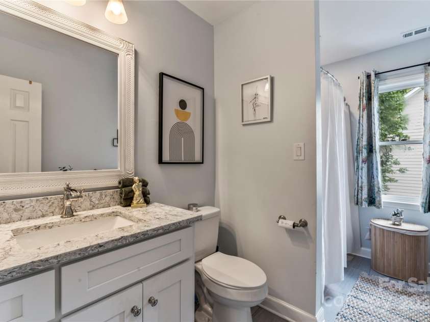 9115 Crofton Springs Drive, Charlotte, NC 28269.  MLS# CAR4289605, YatesRealty ID 31897. Guest Bat