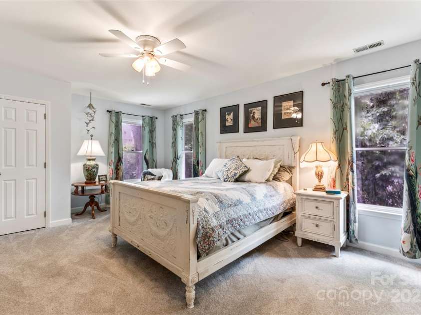 9115 Crofton Springs Drive, Charlotte, NC 28269.  MLS# CAR4289605, YatesRealty ID 31897. Guest Bedroom