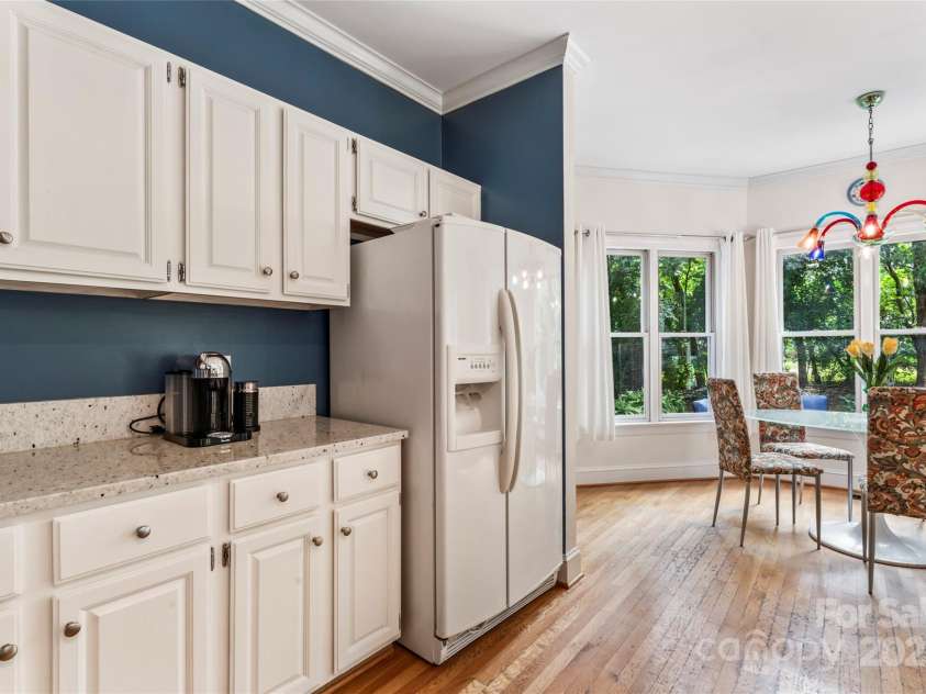 9115 Crofton Springs Drive, Charlotte, NC 28269.  MLS# CAR4289605, YatesRealty ID 31897. Kitchen