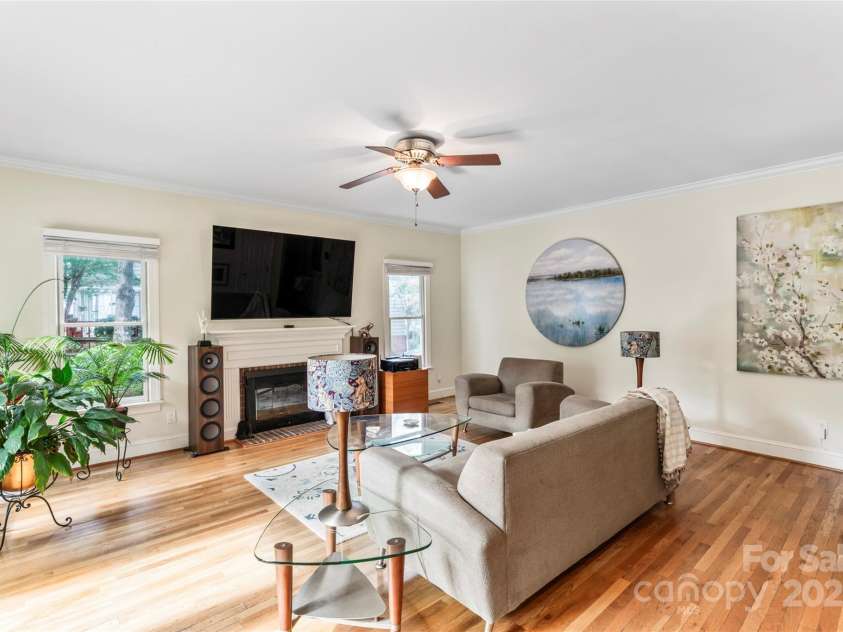 9115 Crofton Springs Drive, Charlotte, NC 28269.  MLS# CAR4289605, YatesRealty ID 31897. Living Room