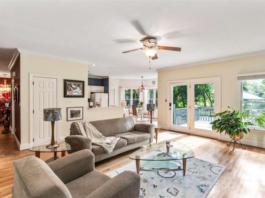 9115 Crofton Springs Drive, Charlotte, NC 28269.  MLS# CAR4289605, YatesRealty ID 31897. Living Room