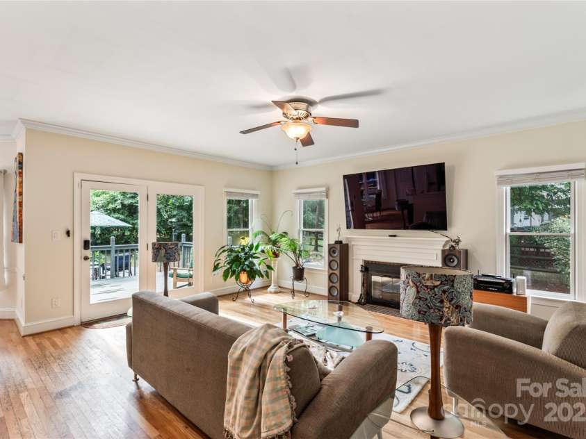 9115 Crofton Springs Drive, Charlotte, NC 28269.  MLS# CAR4289605, YatesRealty ID 31897. Living Room