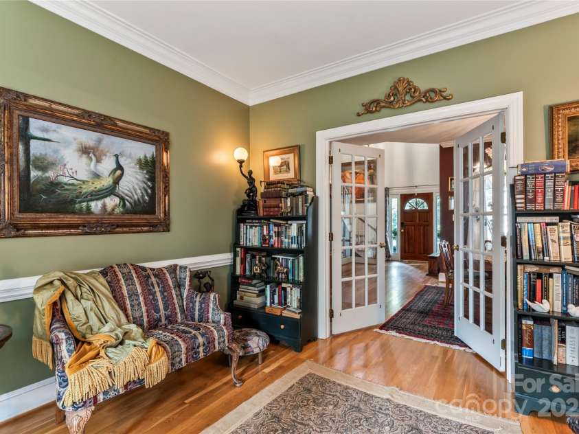 9115 Crofton Springs Drive, Charlotte, NC 28269.  MLS# CAR4289605, YatesRealty ID 31897. Parlor