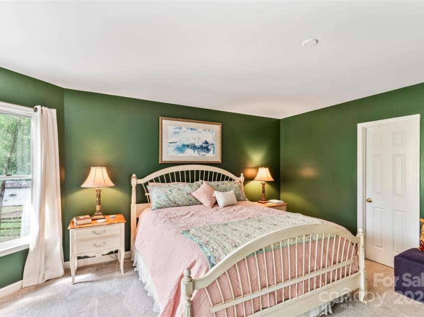 9115 Crofton Springs Drive, Charlotte, NC 28269.  MLS# CAR4289605, YatesRealty ID 31897. Primary Bedroom