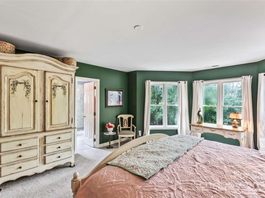 9115 Crofton Springs Drive, Charlotte, NC 28269.  MLS# CAR4289605, YatesRealty ID 31897. Primary Bedroom