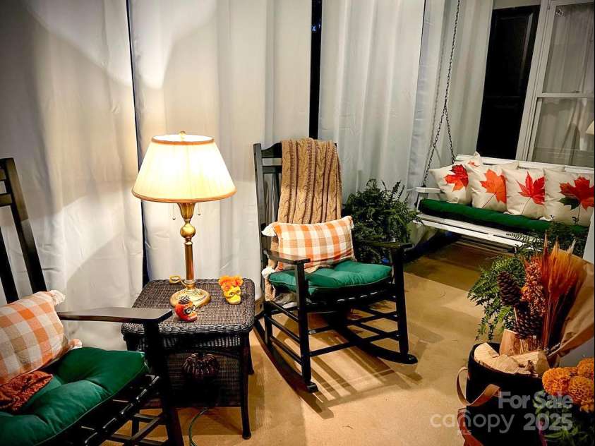 9115 Crofton Springs Drive, Charlotte, NC 28269.  MLS# CAR4289605, YatesRealty ID 31897. Side Porch