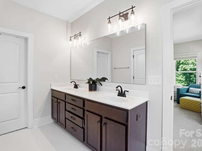 124 Lorenzo Lane, Mooresville, NC 28115.  MLS# CAR4389979, YatesRealty ID 31898. 