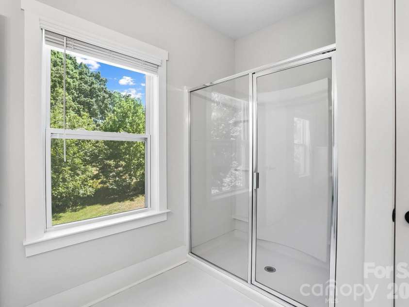 124 Lorenzo Lane, Mooresville, NC 28115.  MLS# CAR4389979, YatesRealty ID 31898. 