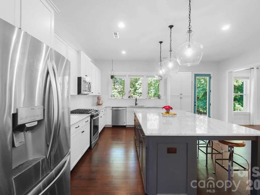 124 Lorenzo Lane, Mooresville, NC 28115.  MLS# CAR4389979, YatesRealty ID 31898. Kitchen