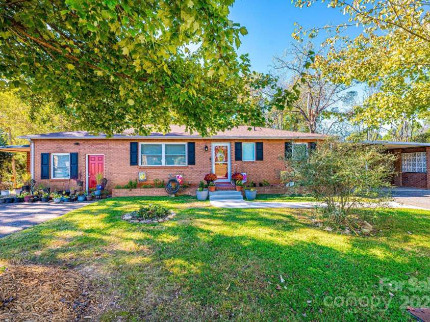 3842 Dowell Street, Hickory, NC 28602.  MLS# CAR4288003, YatesRealty ID 31898. 