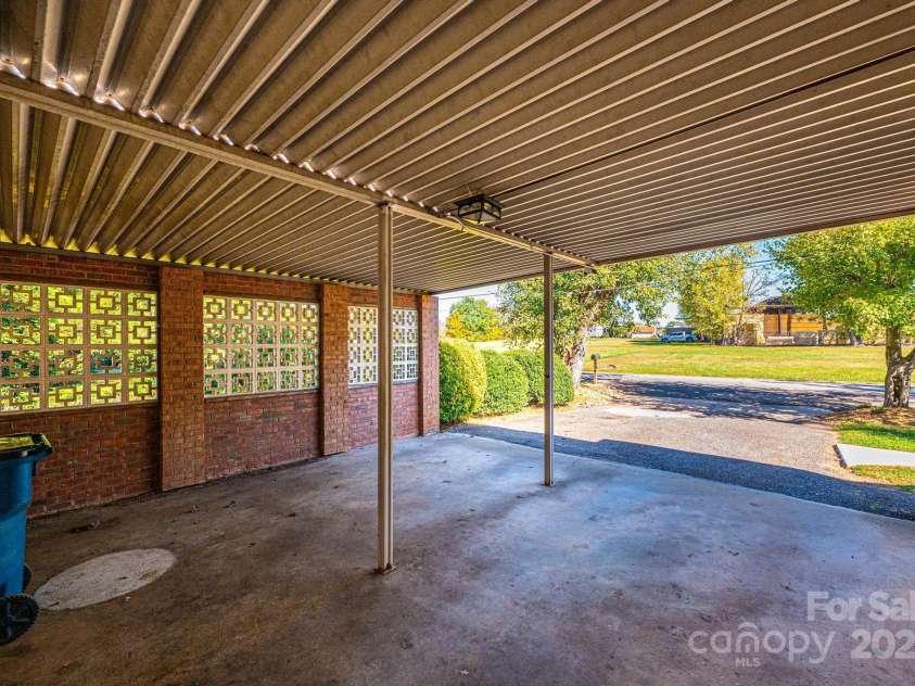 3842 Dowell Street, Hickory, NC 28602.  MLS# CAR4288003, YatesRealty ID 31898. 