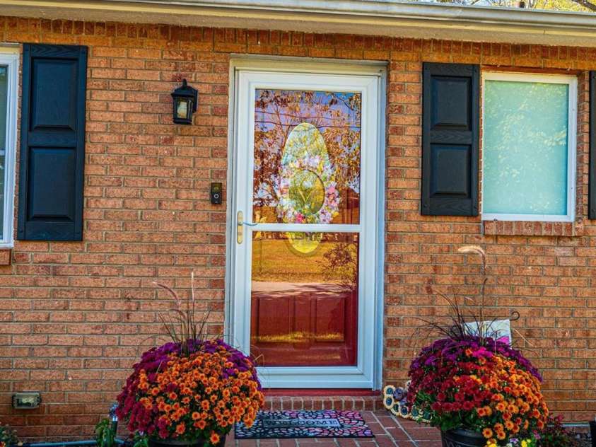 3842 Dowell Street, Hickory, NC 28602.  MLS# CAR4288003, YatesRealty ID 31898. 