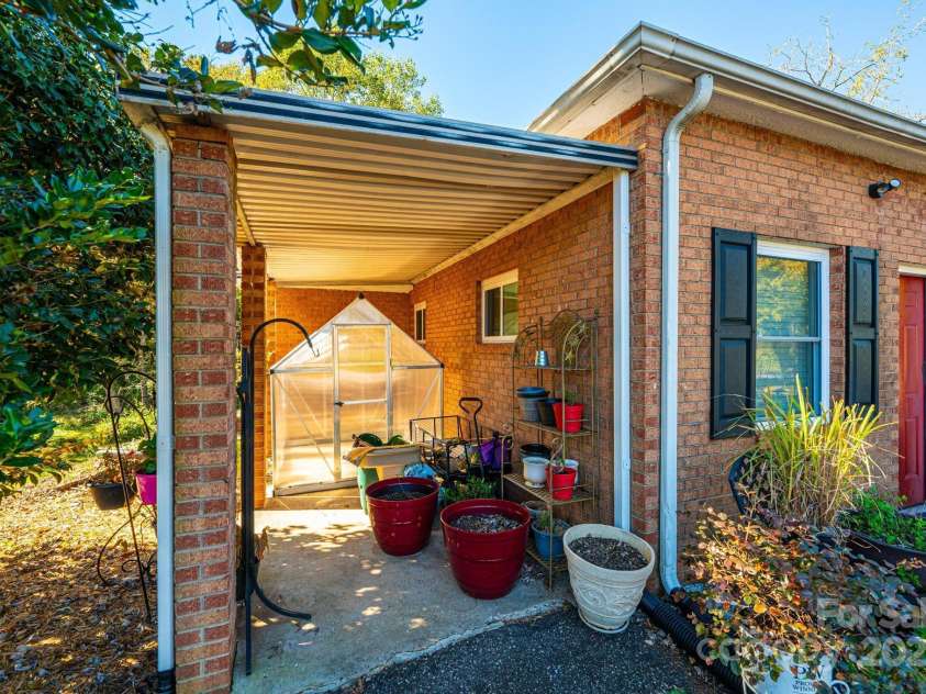 3842 Dowell Street, Hickory, NC 28602.  MLS# CAR4288003, YatesRealty ID 31898. 