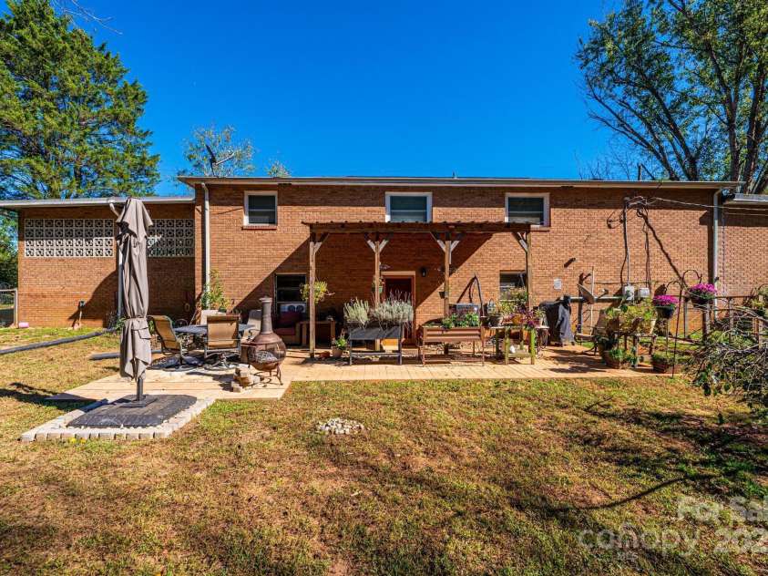 3842 Dowell Street, Hickory, NC 28602.  MLS# CAR4288003, YatesRealty ID 31898. 