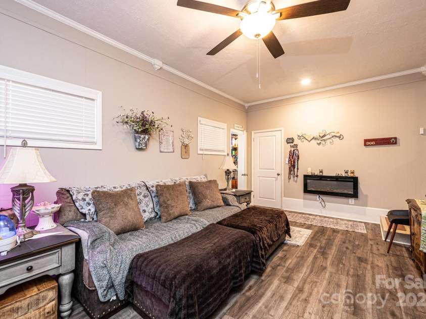 3842 Dowell Street, Hickory, NC 28602.  MLS# CAR4288003, YatesRealty ID 31898. 