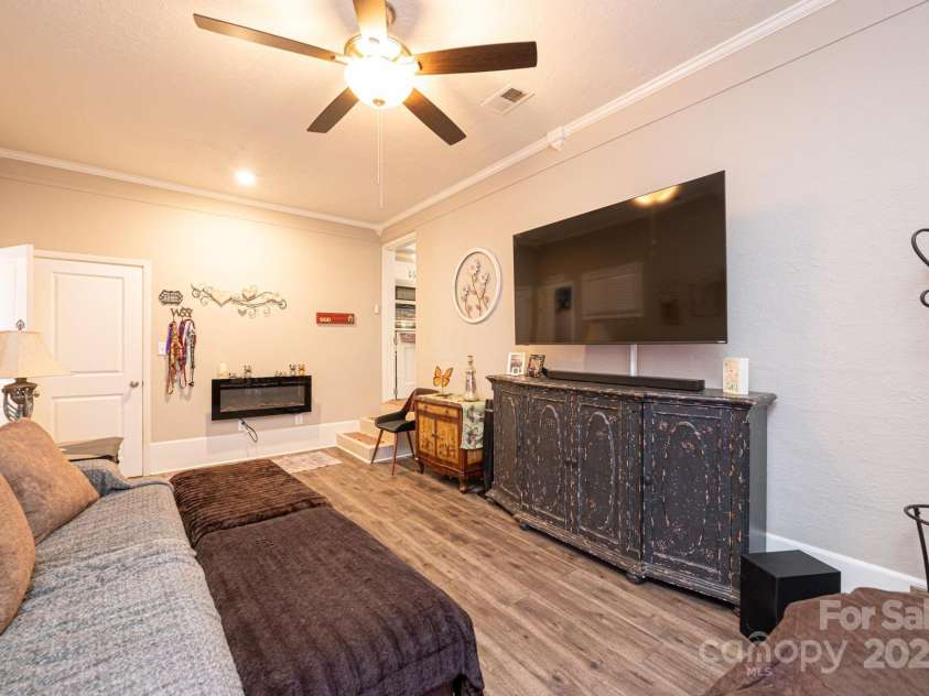 3842 Dowell Street, Hickory, NC 28602.  MLS# CAR4288003, YatesRealty ID 31898. 