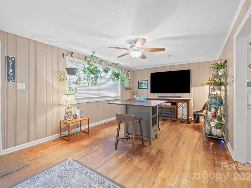 3842 Dowell Street, Hickory, NC 28602.  MLS# CAR4319095, YatesRealty ID 31898. 